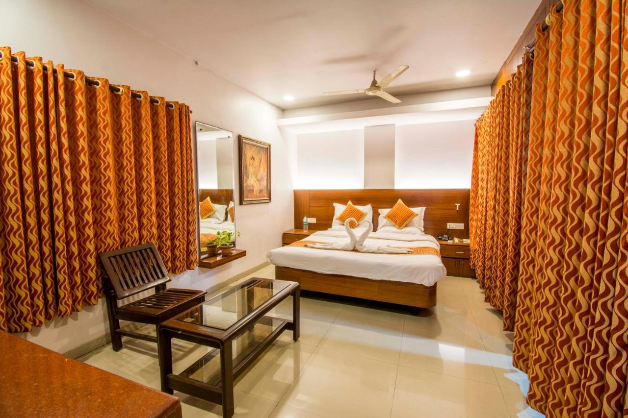 Hotel Chandra'S Visakhapatnam Exterior photo